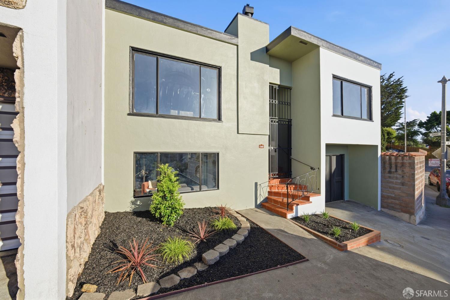 Detail Gallery Image 5 of 78 For 1998 14th Ave, San Francisco,  CA 94116 - 3 Beds | 3 Baths