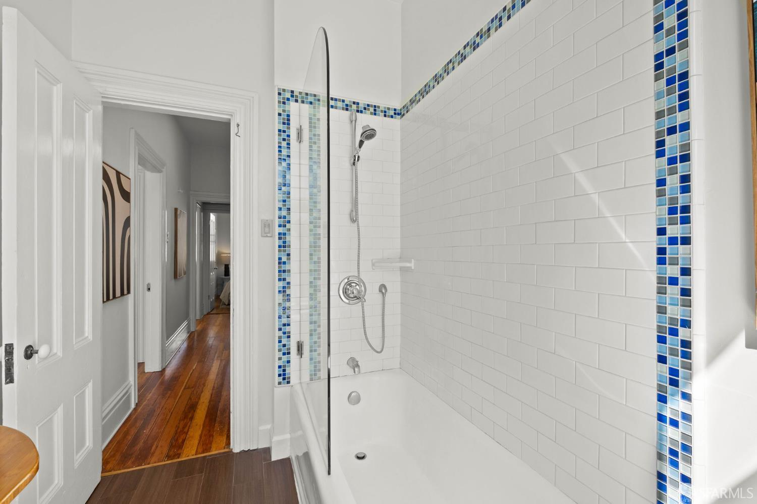 Detail Gallery Image 34 of 79 For 569 Capp St, San Francisco,  CA 94110 - 5 Beds | 3 Baths