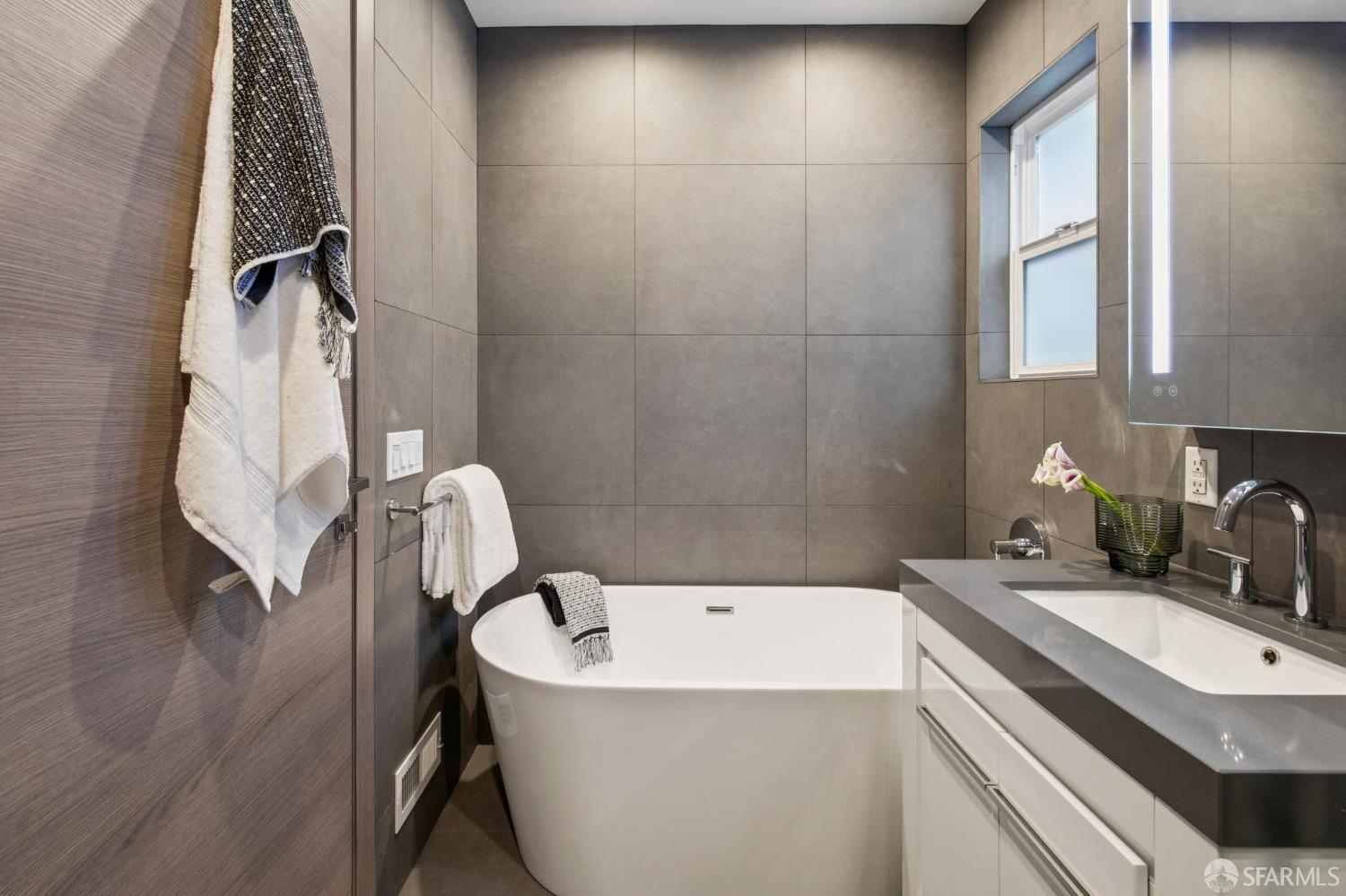 Detail Gallery Image 19 of 43 For 456 Kansas St #1,  San Francisco,  CA 94107 - 3 Beds | 2 Baths