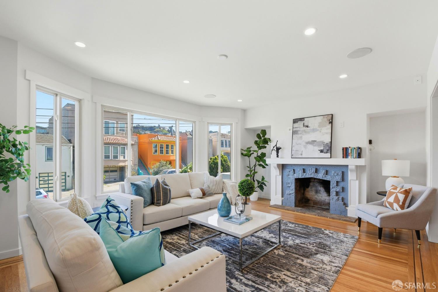 Detail Gallery Image 4 of 42 For 1627 22nd Ave, San Francisco,  CA 94122 - 2 Beds | 1/1 Baths