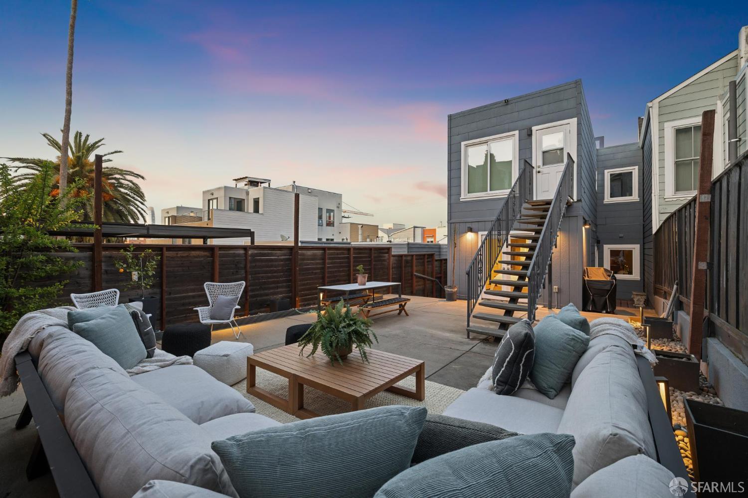 Detail Gallery Image 2 of 43 For 456 Kansas St #1,  San Francisco,  CA 94107 - 3 Beds | 2 Baths