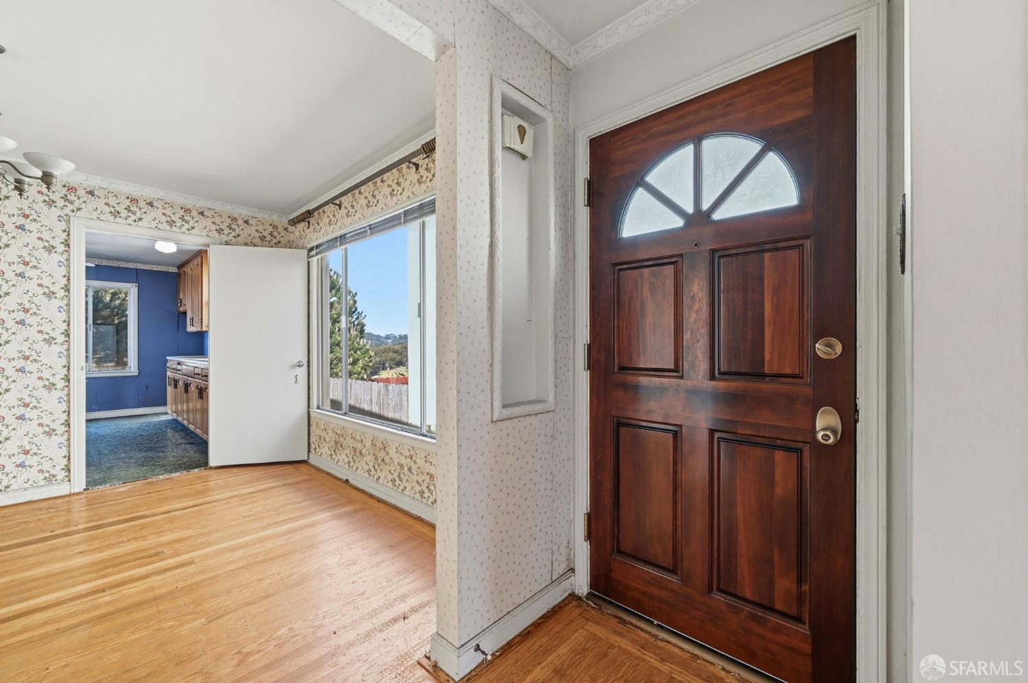 Detail Gallery Image 4 of 43 For 77 Lapham Way, San Francisco,  CA 94112 - 2 Beds | 1 Baths