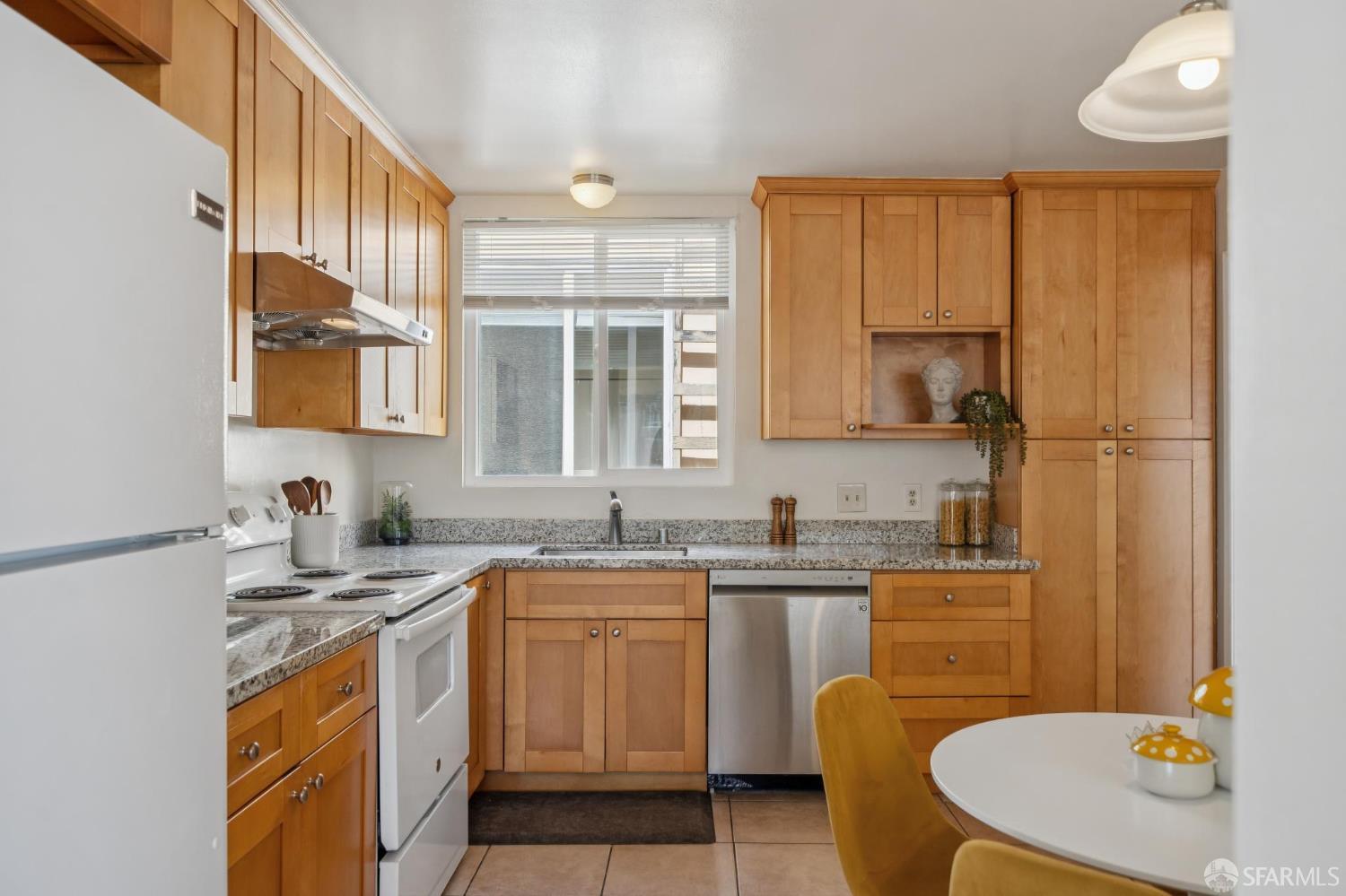 Detail Gallery Image 17 of 64 For 1226 Felton St, San Francisco,  CA 94134 - 5 Beds | 3 Baths