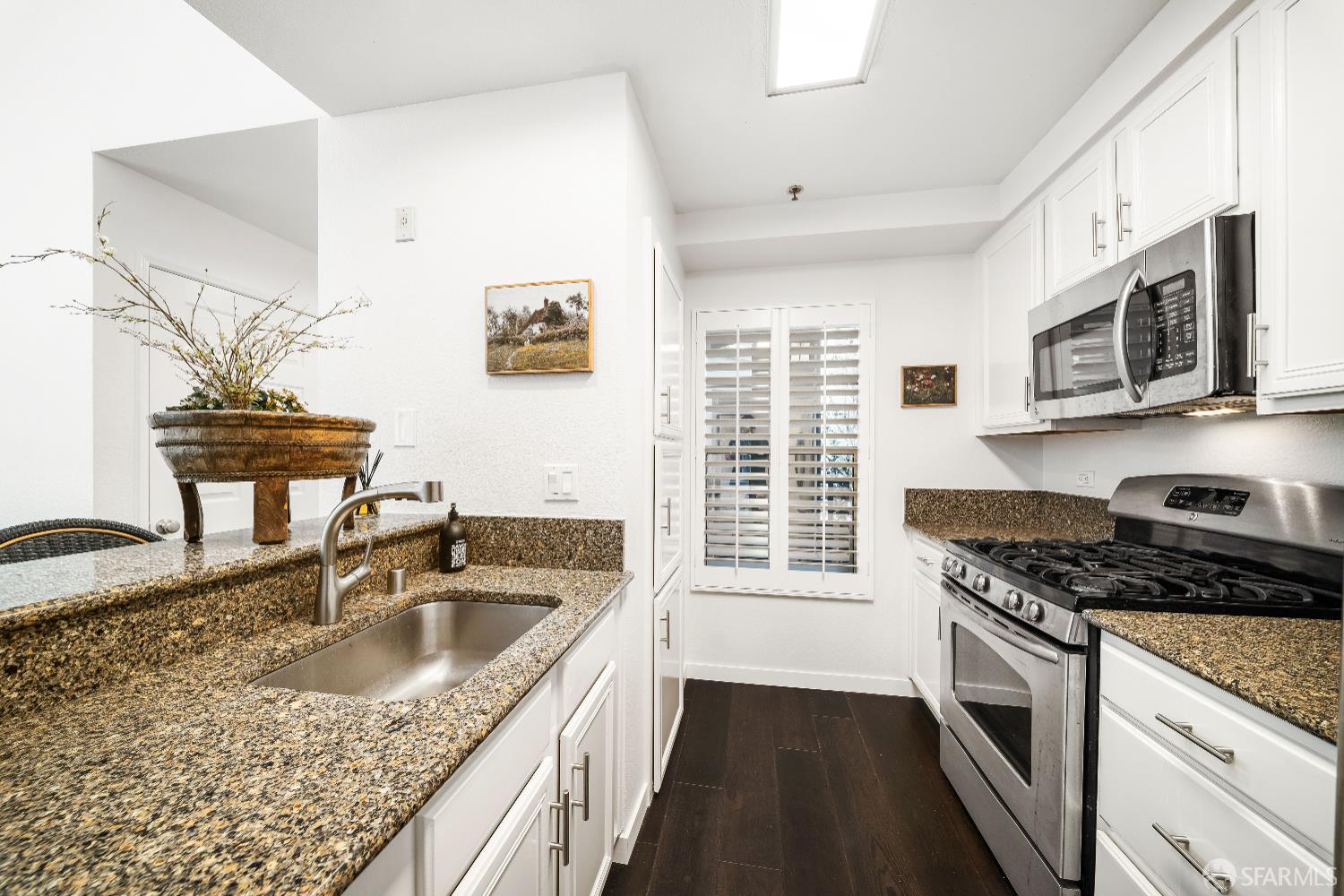 Detail Gallery Image 5 of 34 For 180 Caldecott Ln #314,  Oakland,  CA 94618 - 1 Beds | 1 Baths