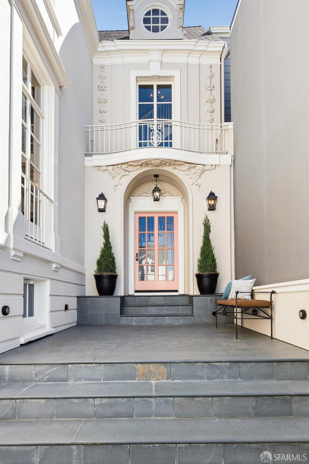 Detail Gallery Image 2 of 76 For 2649 Green St, San Francisco,  CA 94123 - 6 Beds | 6/1 Baths