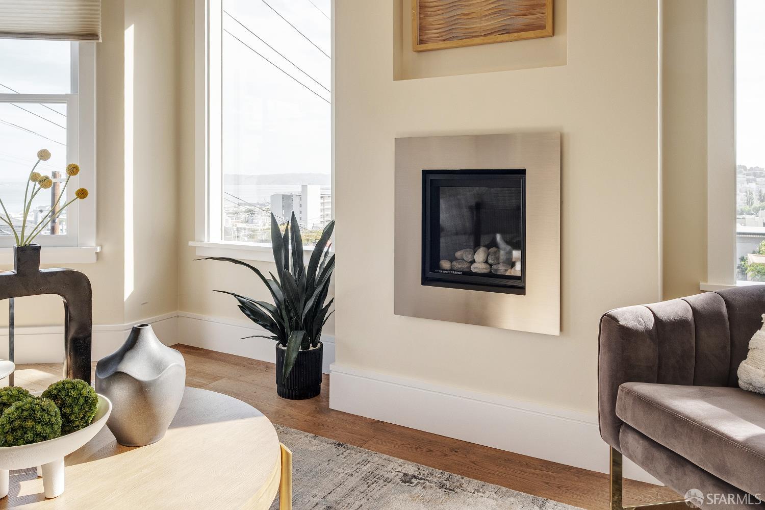 Detail Gallery Image 4 of 43 For 1041 Filbert St, San Francisco,  CA 94133 - 2 Beds | 1/1 Baths