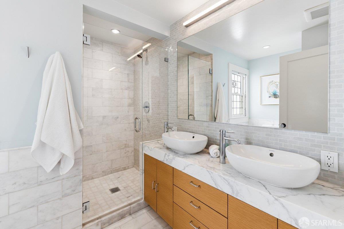 Detail Gallery Image 52 of 76 For 2649 Green St, San Francisco,  CA 94123 - 6 Beds | 6/1 Baths