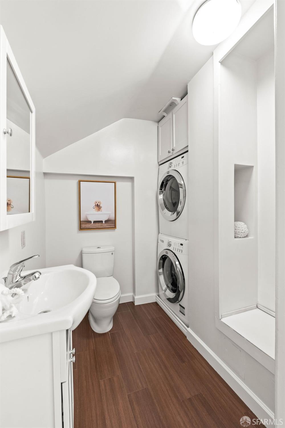 Detail Gallery Image 9 of 79 For 569 Capp St, San Francisco,  CA 94110 - 5 Beds | 3 Baths