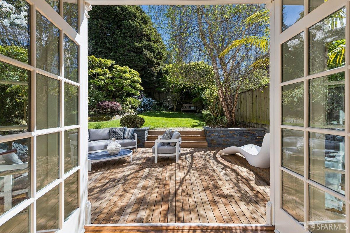 Detail Gallery Image 21 of 76 For 2649 Green St, San Francisco,  CA 94123 - 6 Beds | 6/1 Baths