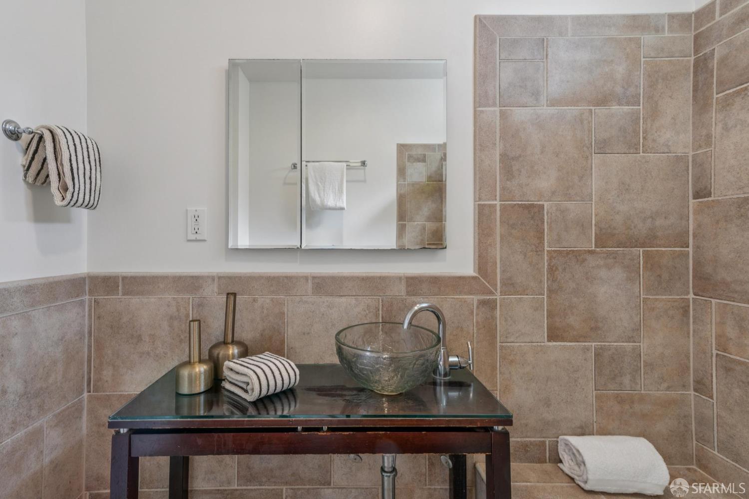 Detail Gallery Image 12 of 25 For 175 Sweeny St, San Francisco,  CA 94134 - 2 Beds | 1 Baths