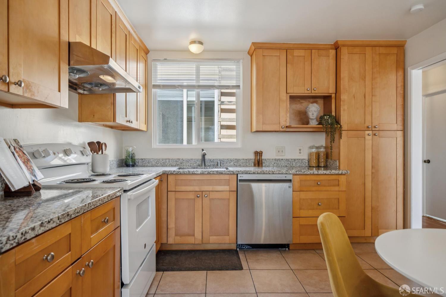 Detail Gallery Image 20 of 64 For 1226 Felton St, San Francisco,  CA 94134 - 5 Beds | 3 Baths