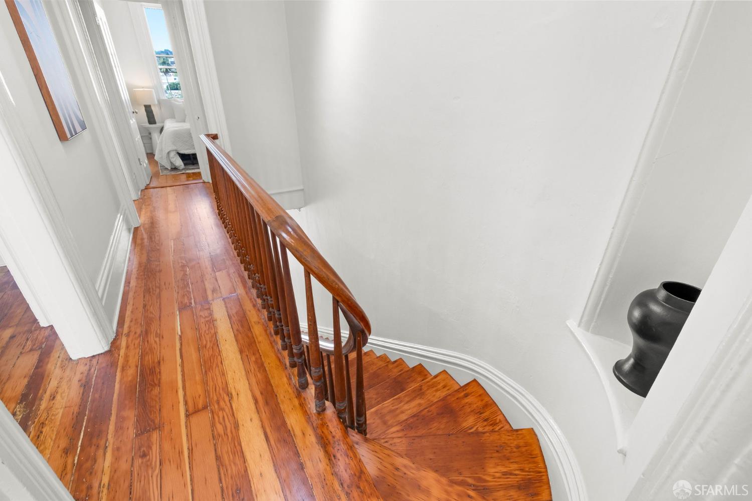 Detail Gallery Image 23 of 79 For 569 Capp St, San Francisco,  CA 94110 - 5 Beds | 3 Baths