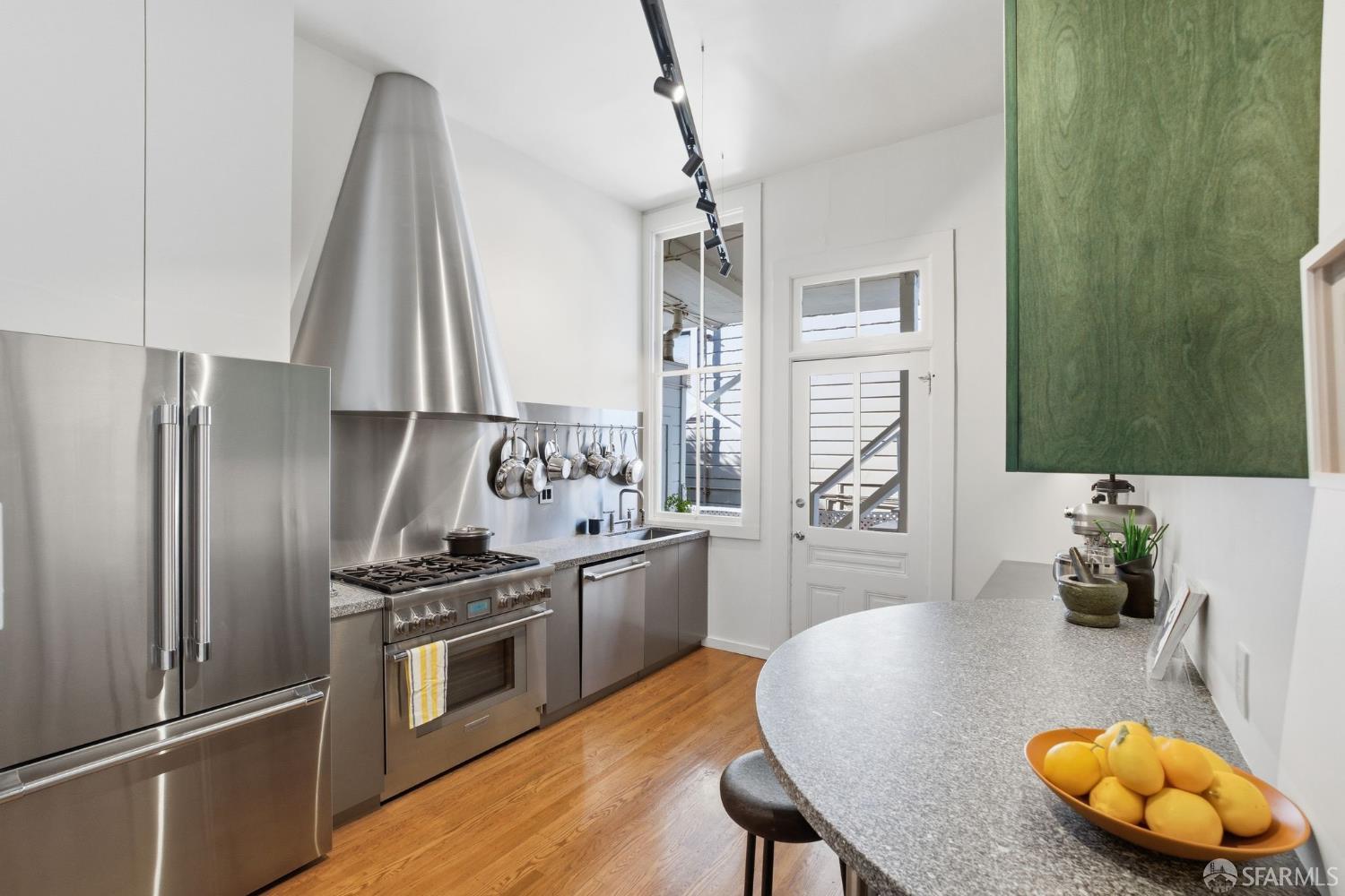 Detail Gallery Image 9 of 32 For 2698 Sutter St, San Francisco,  CA 94115 - 2 Beds | 1/1 Baths