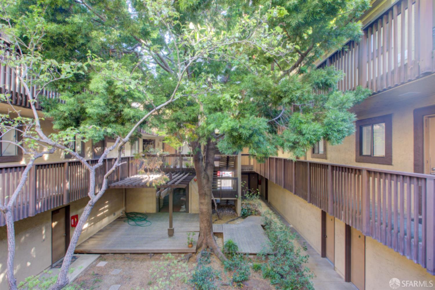 Detail Gallery Image 4 of 22 For 711 S Bayshore Blvd #10,  San Mateo,  CA 94401 - 1 Beds | 1 Baths