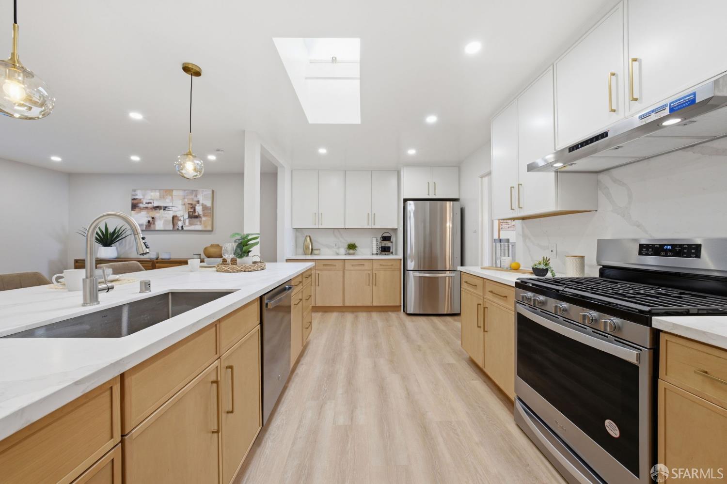 Detail Gallery Image 18 of 78 For 1998 14th Ave, San Francisco,  CA 94116 - 3 Beds | 3 Baths