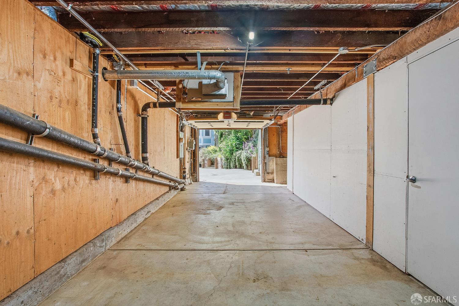 Detail Gallery Image 24 of 35 For 97 Banks St, San Francisco,  CA 94110 - 2 Beds | 1/1 Baths