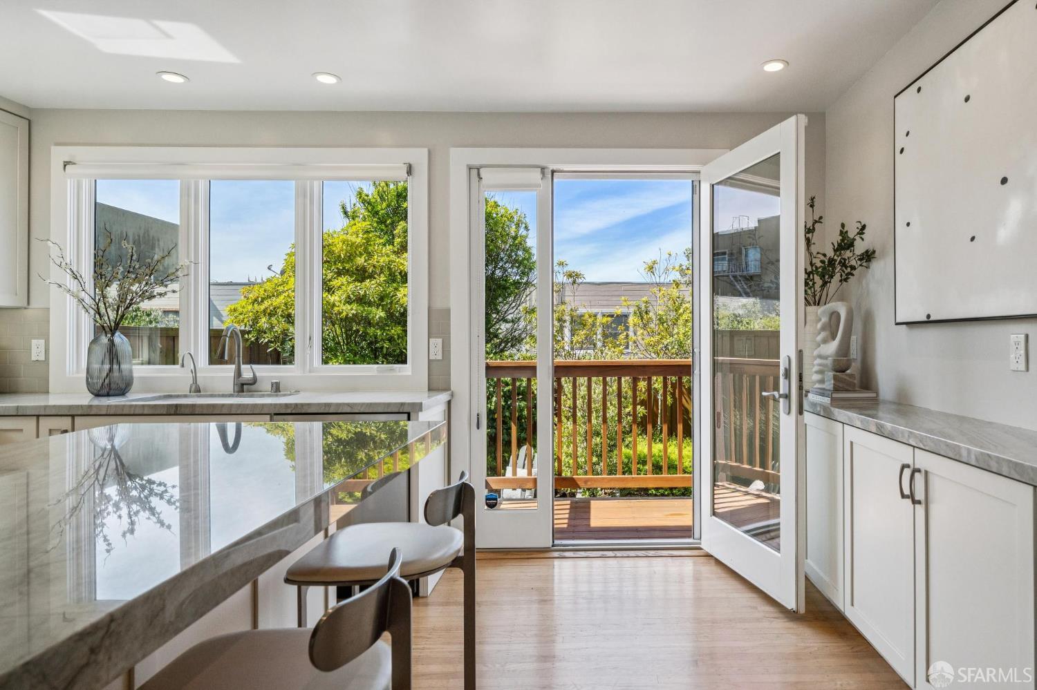 Detail Gallery Image 20 of 94 For 79 Collins St, San Francisco,  CA 94109 - 5 Beds | 3/1 Baths