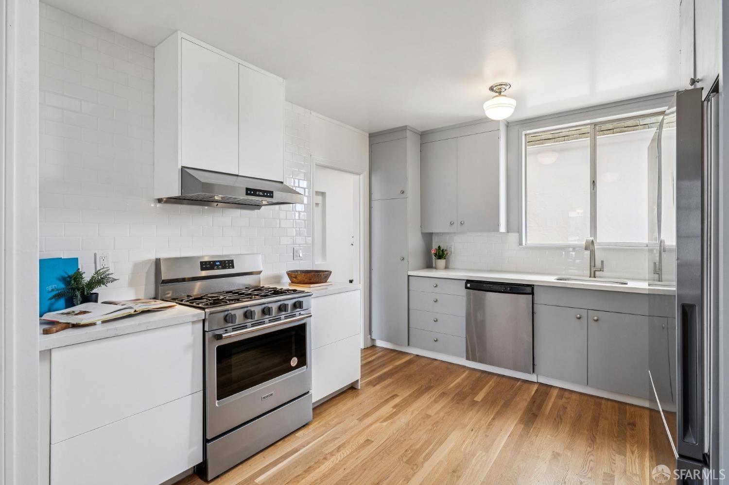 Detail Gallery Image 15 of 64 For 2062 10th Ave, San Francisco,  CA 94116 - 4 Beds | 2 Baths