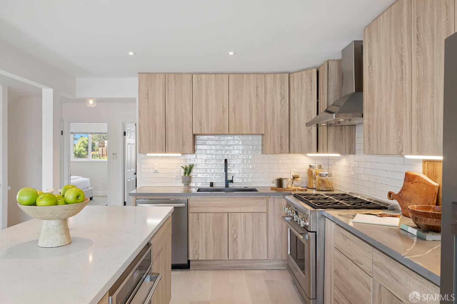 Detail Gallery Image 17 of 75 For 199 Margaret Ave, San Francisco,  CA 94112 - 5 Beds | 3 Baths