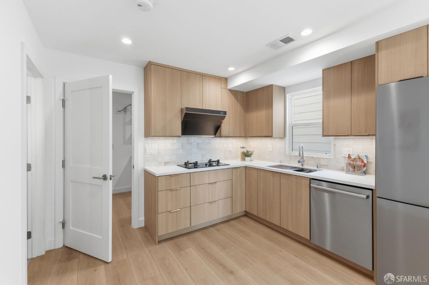 Detail Gallery Image 31 of 93 For 2479 31st Ave, San Francisco,  CA 94116 - 5 Beds | 4 Baths