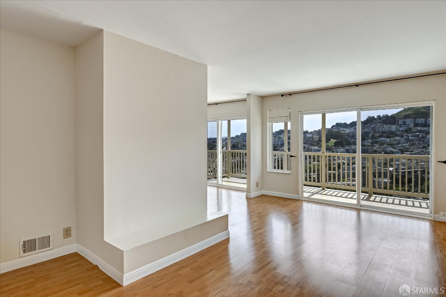Detail Gallery Image 4 of 35 For 166 Museum Way, San Francisco,  CA 94114 - 2 Beds | 1/1 Baths