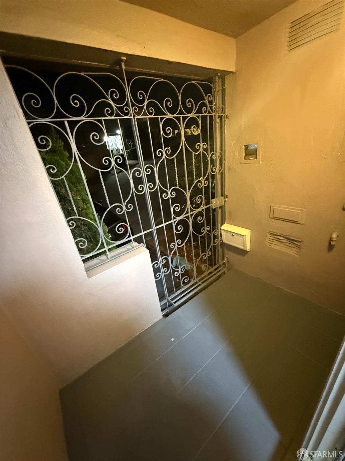 Detail Gallery Image 3 of 18 For 786 Colby St, San Francisco,  CA 94134 - 4 Beds | 2 Baths