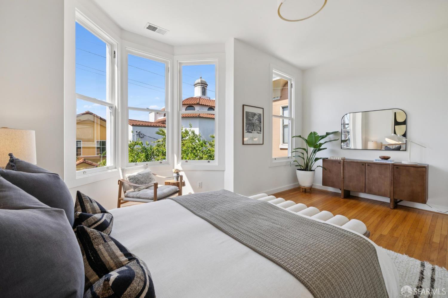 Detail Gallery Image 9 of 15 For 317 San Carlos St, San Francisco,  CA 94110 - 2 Beds | 1 Baths