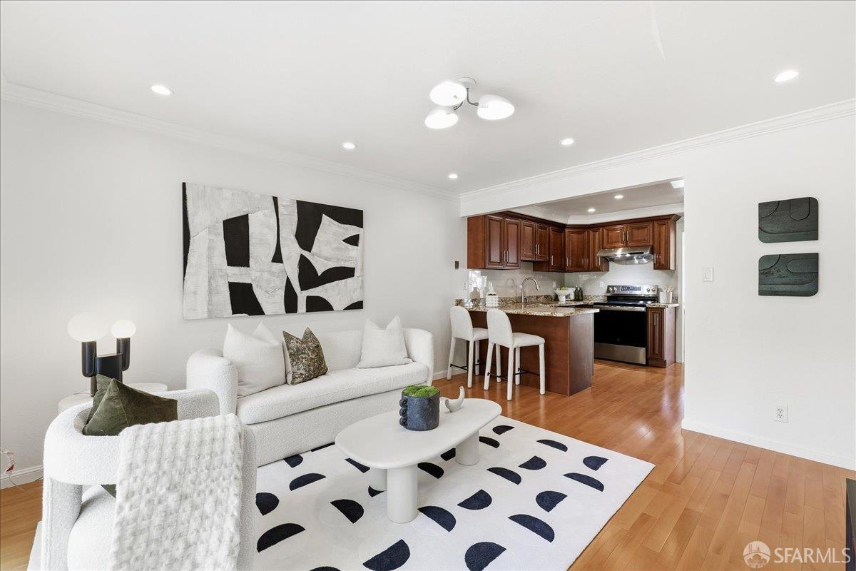 Detail Gallery Image 18 of 60 For 104 Dorado Ter, San Francisco,  CA 94112 - 5 Beds | 3/1 Baths