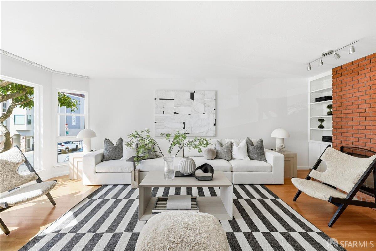 Detail Gallery Image 5 of 60 For 104 Dorado Ter, San Francisco,  CA 94112 - 5 Beds | 3/1 Baths