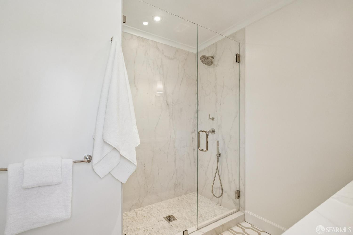 Detail Gallery Image 48 of 94 For 79 Collins St, San Francisco,  CA 94109 - 5 Beds | 3/1 Baths