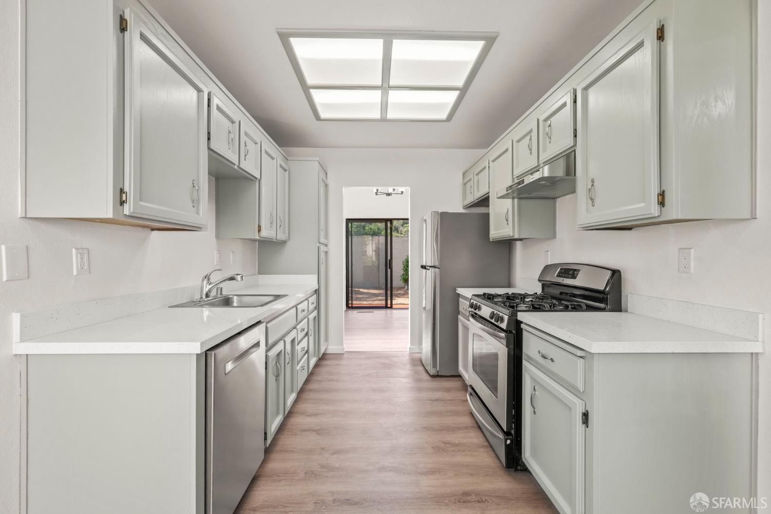 Detail Gallery Image 11 of 34 For 86 Crystal Cir, Hercules,  CA 94547 - 2 Beds | 2 Baths