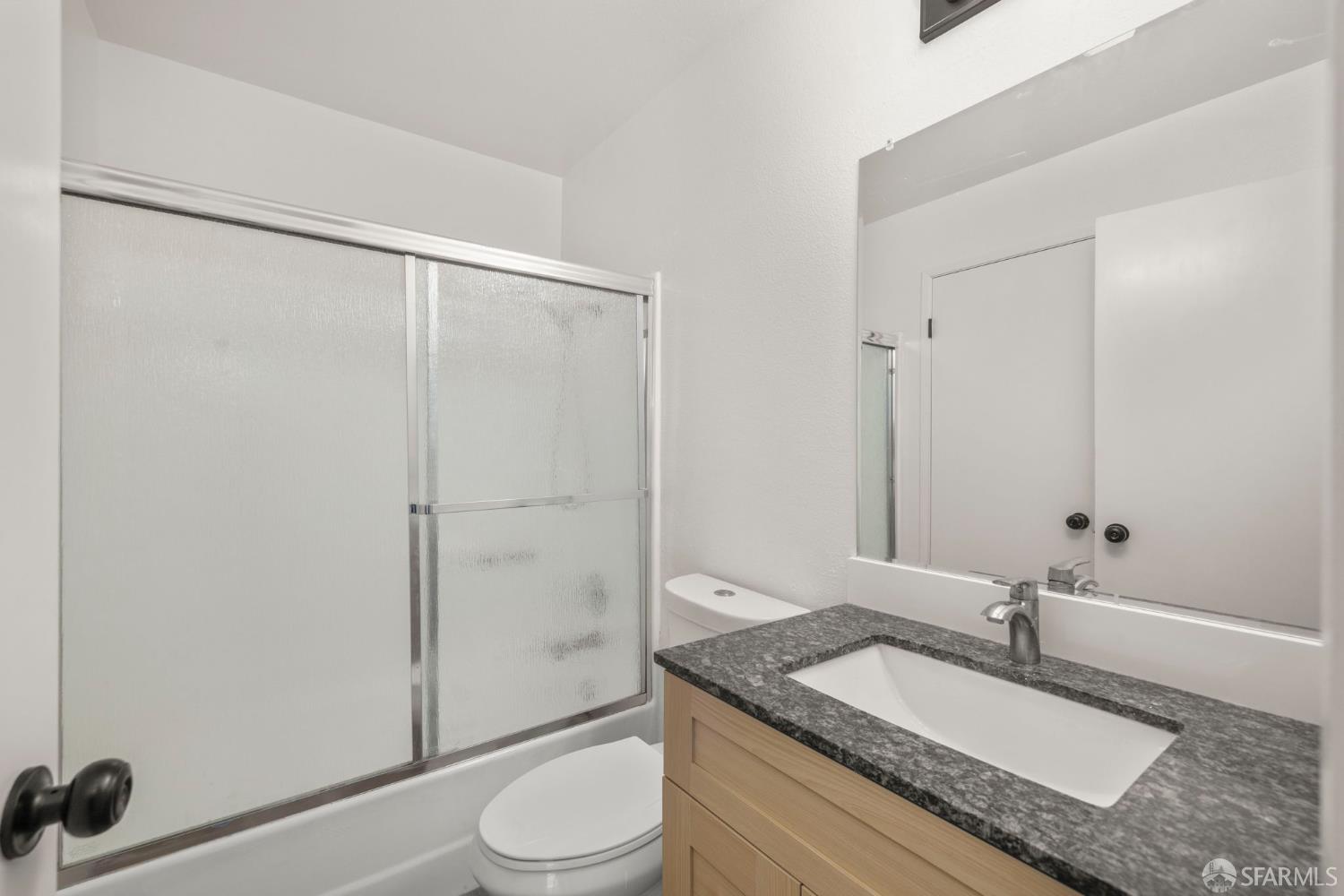 Detail Gallery Image 16 of 34 For 86 Crystal Cir, Hercules,  CA 94547 - 2 Beds | 2 Baths