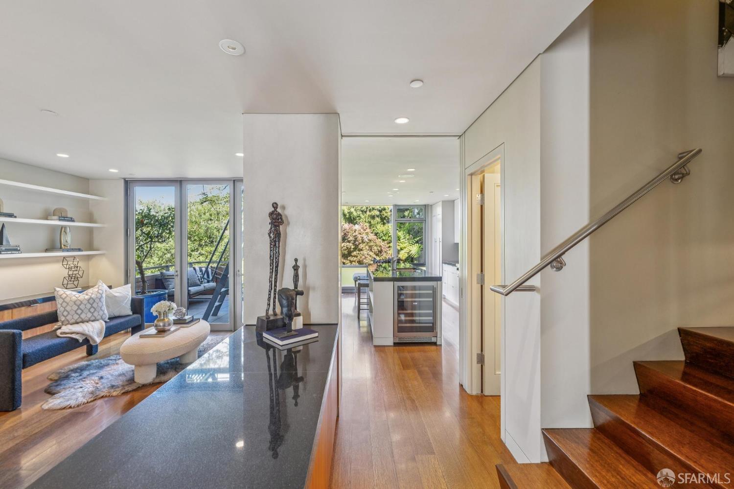 Detail Gallery Image 13 of 88 For 1170 Chestnut St, San Francisco,  CA 94109 - 4 Beds | 3/1 Baths