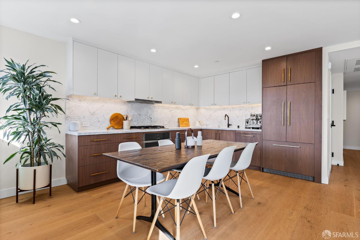 Detail Gallery Image 5 of 8 For 943 Treat Ave, San Francisco,  CA 94110 - 2 Beds | 2 Baths