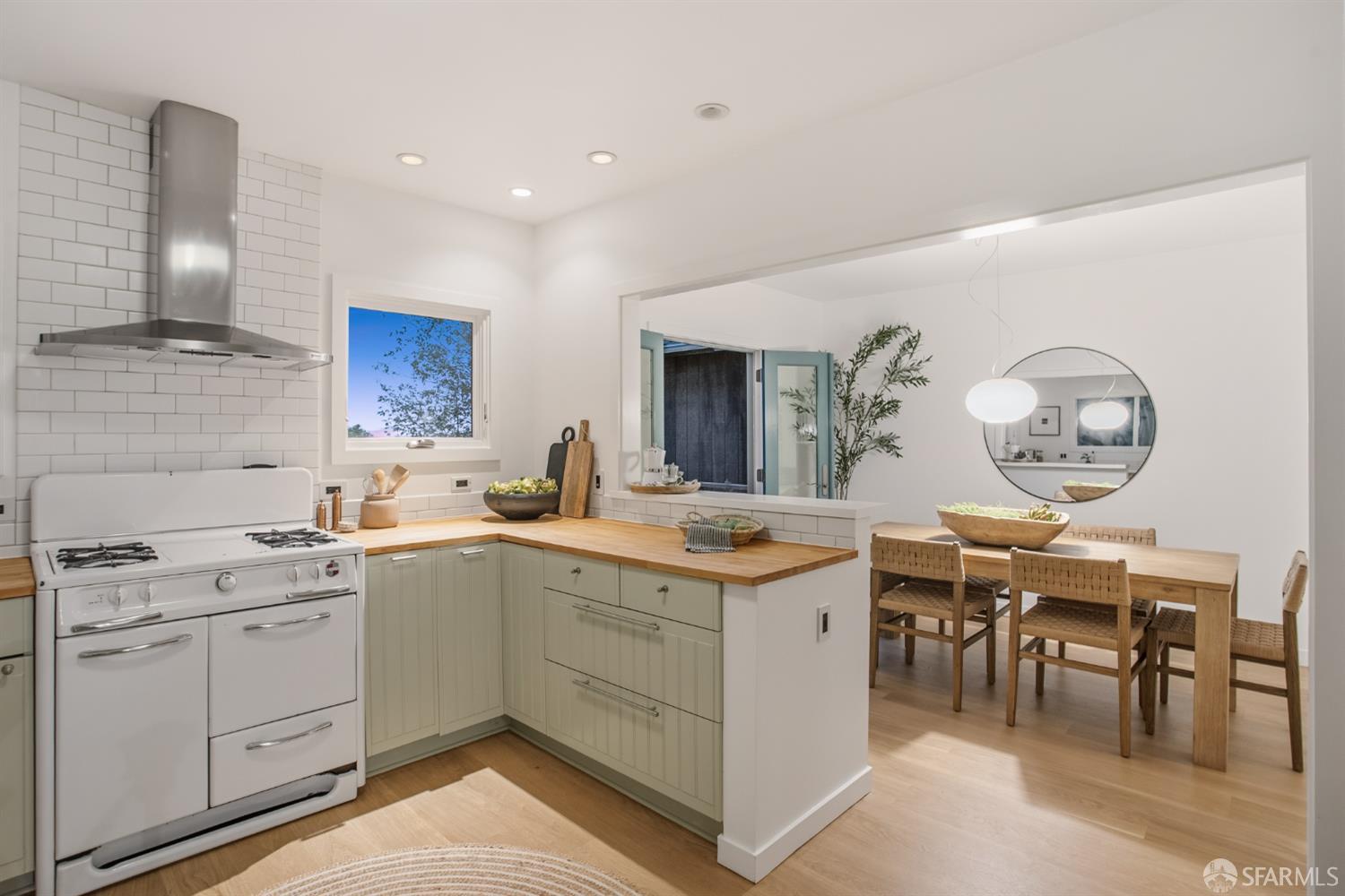 Detail Gallery Image 27 of 35 For 97 Banks St, San Francisco,  CA 94110 - 2 Beds | 1/1 Baths