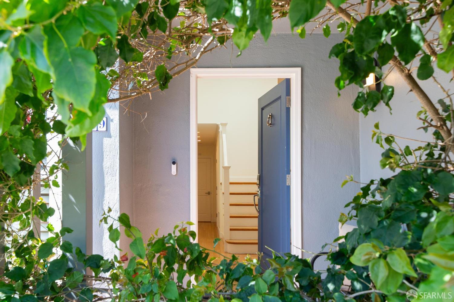 Detail Gallery Image 4 of 94 For 79 Collins St, San Francisco,  CA 94109 - 5 Beds | 3/1 Baths