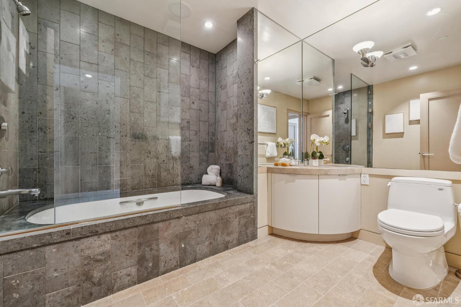 Detail Gallery Image 47 of 88 For 1170 Chestnut St, San Francisco,  CA 94109 - 4 Beds | 3/1 Baths