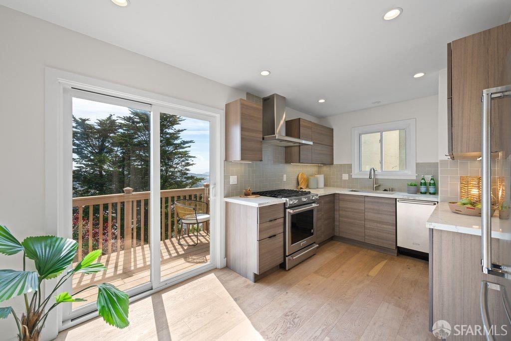 Detail Gallery Image 19 of 57 For 156 Midcrest Way, San Francisco,  CA 94131 - 3 Beds | 2 Baths