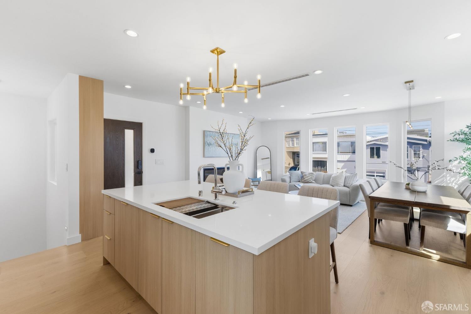 Detail Gallery Image 15 of 93 For 2479 31st Ave, San Francisco,  CA 94116 - 5 Beds | 4 Baths