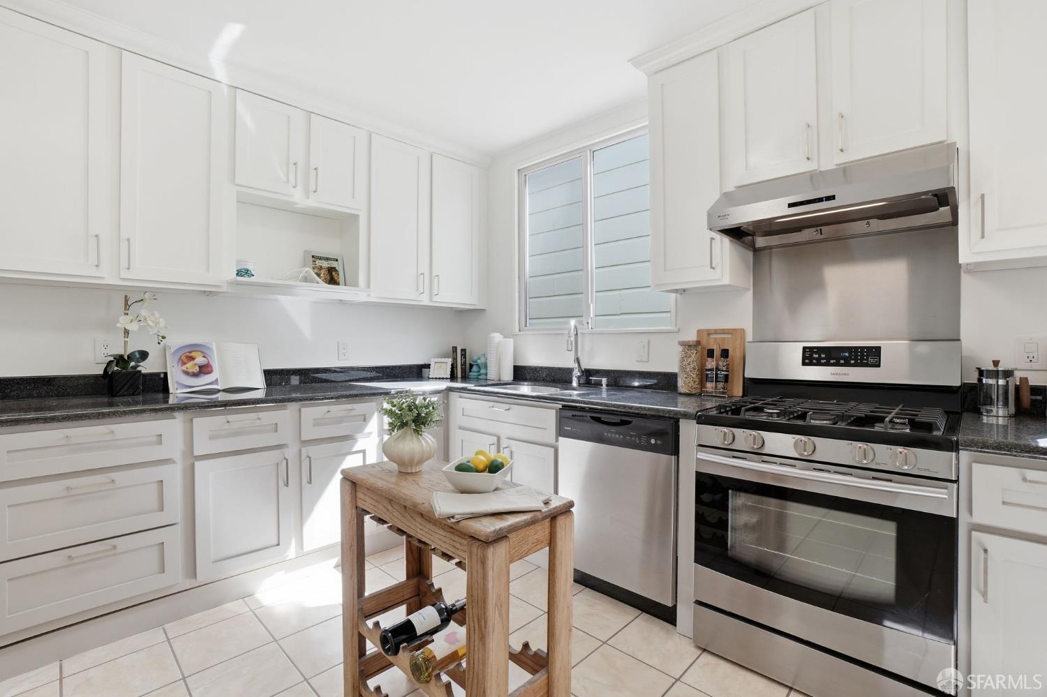 Detail Gallery Image 11 of 41 For 15 Balhi Ct, San Francisco,  CA 94112 - 2 Beds | 1 Baths