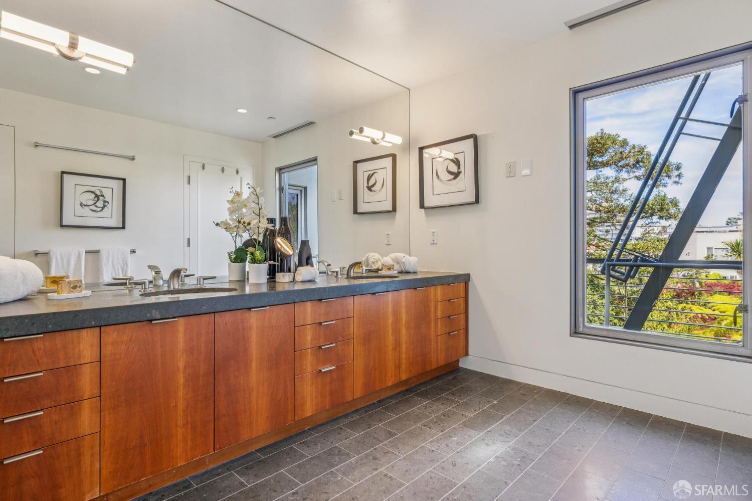 Detail Gallery Image 39 of 88 For 1170 Chestnut St, San Francisco,  CA 94109 - 4 Beds | 3/1 Baths