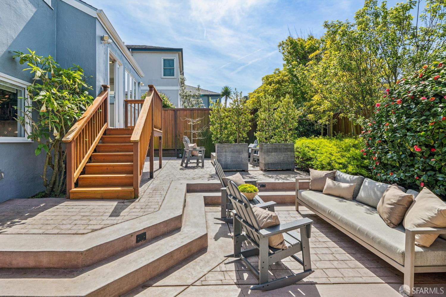 Detail Gallery Image 22 of 94 For 79 Collins St, San Francisco,  CA 94109 - 5 Beds | 3/1 Baths