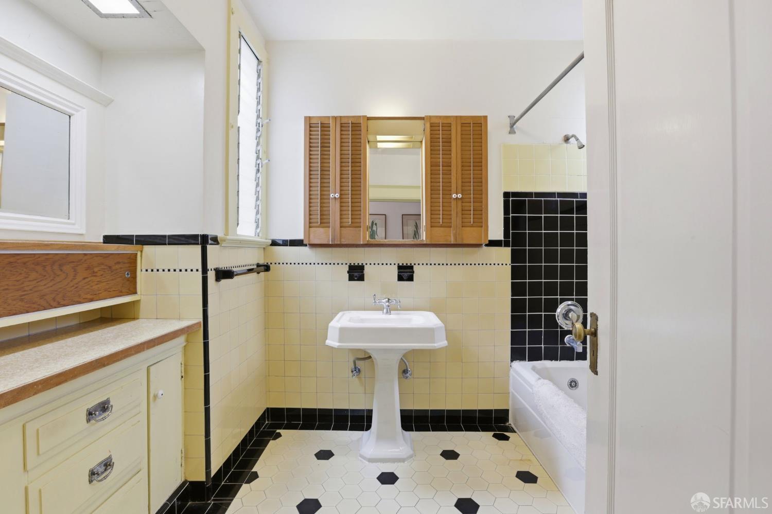 Detail Gallery Image 35 of 45 For 1319 Cole St, San Francisco,  CA 94117 - – Beds | – Baths