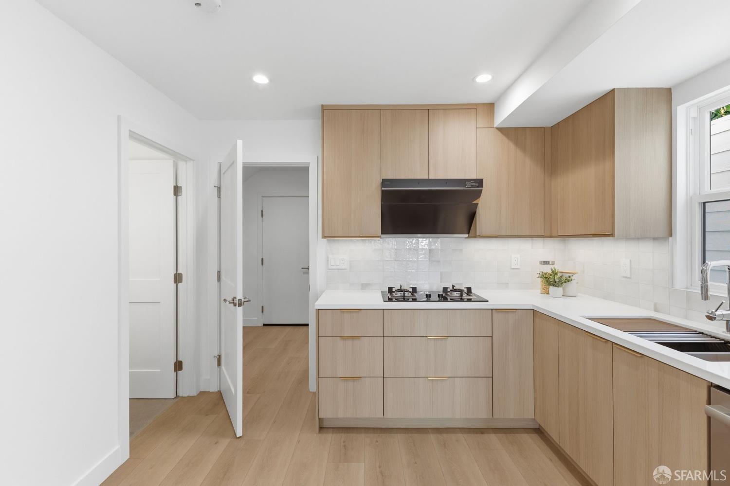 Detail Gallery Image 30 of 93 For 2479 31st Ave, San Francisco,  CA 94116 - 5 Beds | 4 Baths