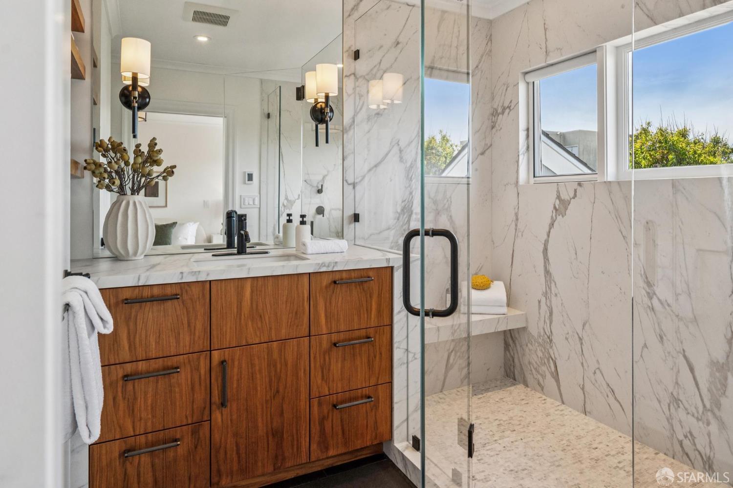 Detail Gallery Image 39 of 94 For 79 Collins St, San Francisco,  CA 94109 - 5 Beds | 3/1 Baths