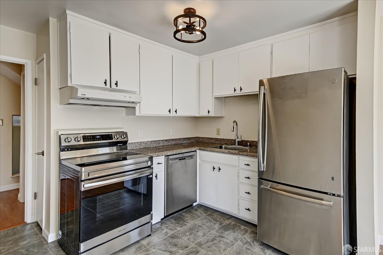 Detail Gallery Image 13 of 35 For 166 Museum Way, San Francisco,  CA 94114 - 2 Beds | 1/1 Baths