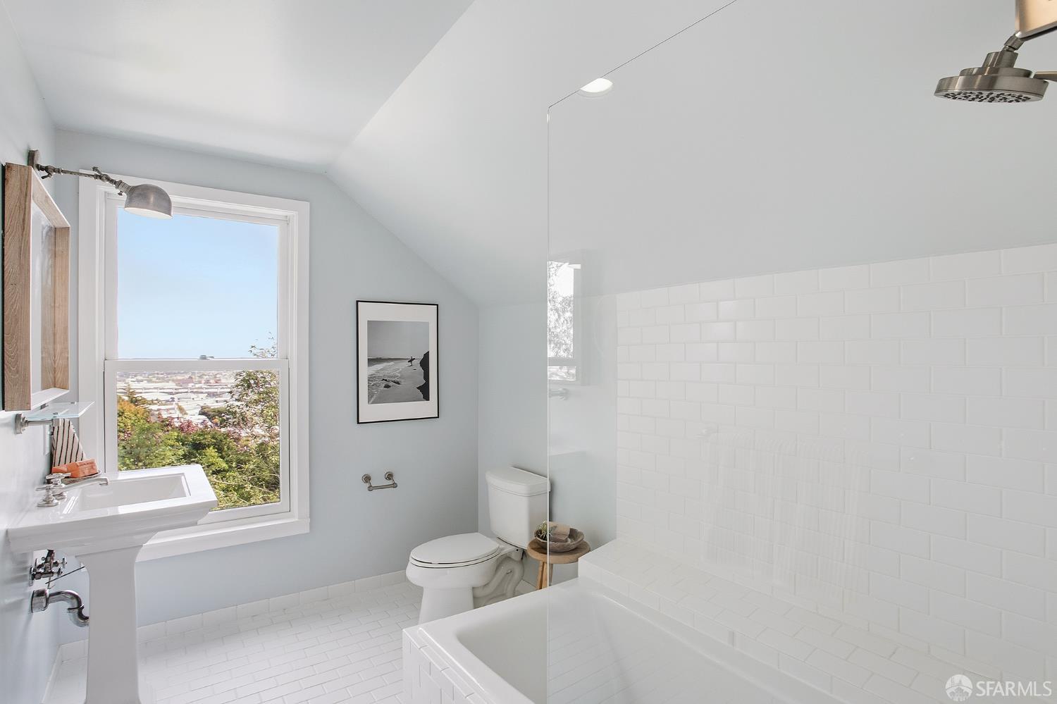 Detail Gallery Image 19 of 35 For 97 Banks St, San Francisco,  CA 94110 - 2 Beds | 1/1 Baths