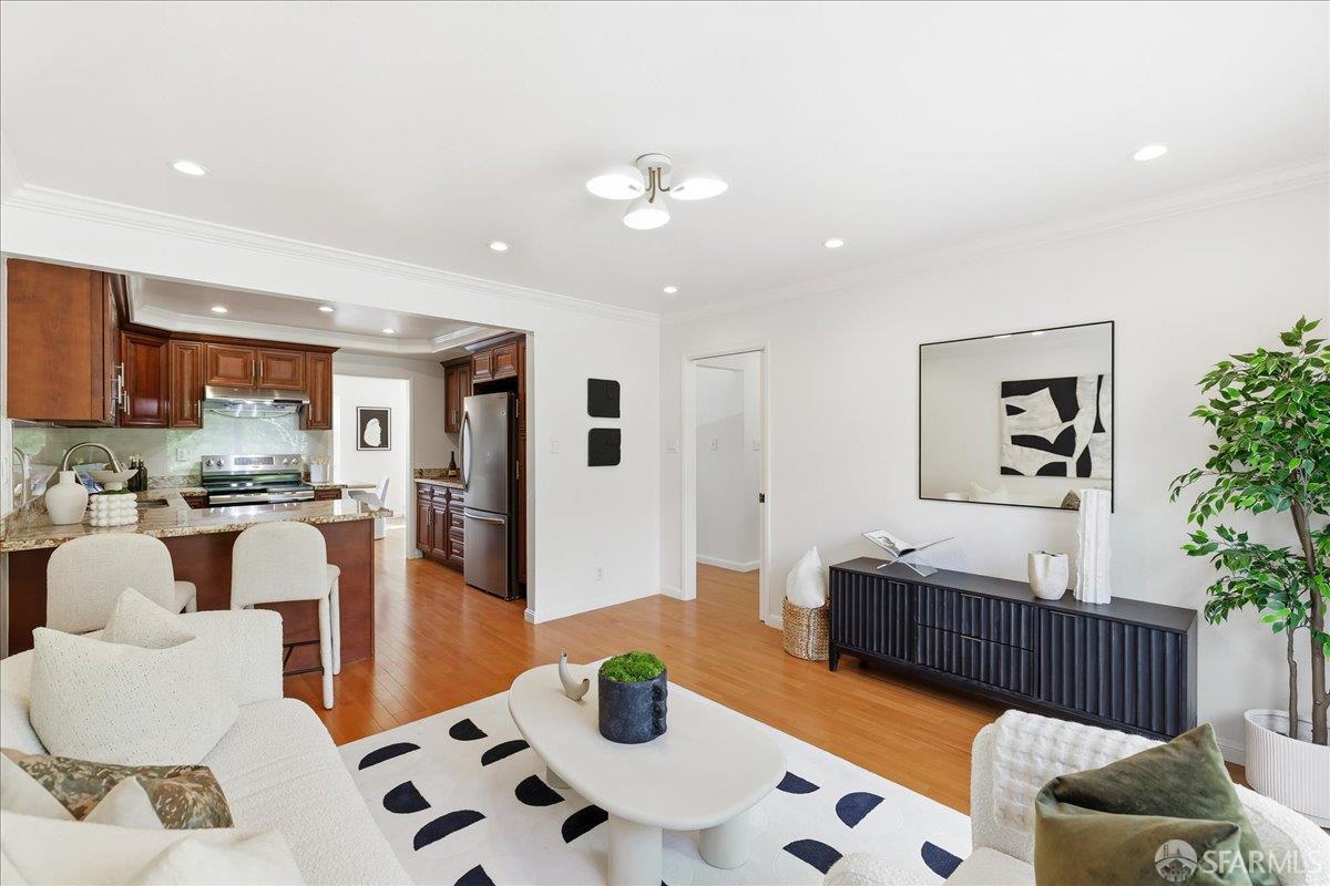 Detail Gallery Image 19 of 60 For 104 Dorado Ter, San Francisco,  CA 94112 - 5 Beds | 3/1 Baths