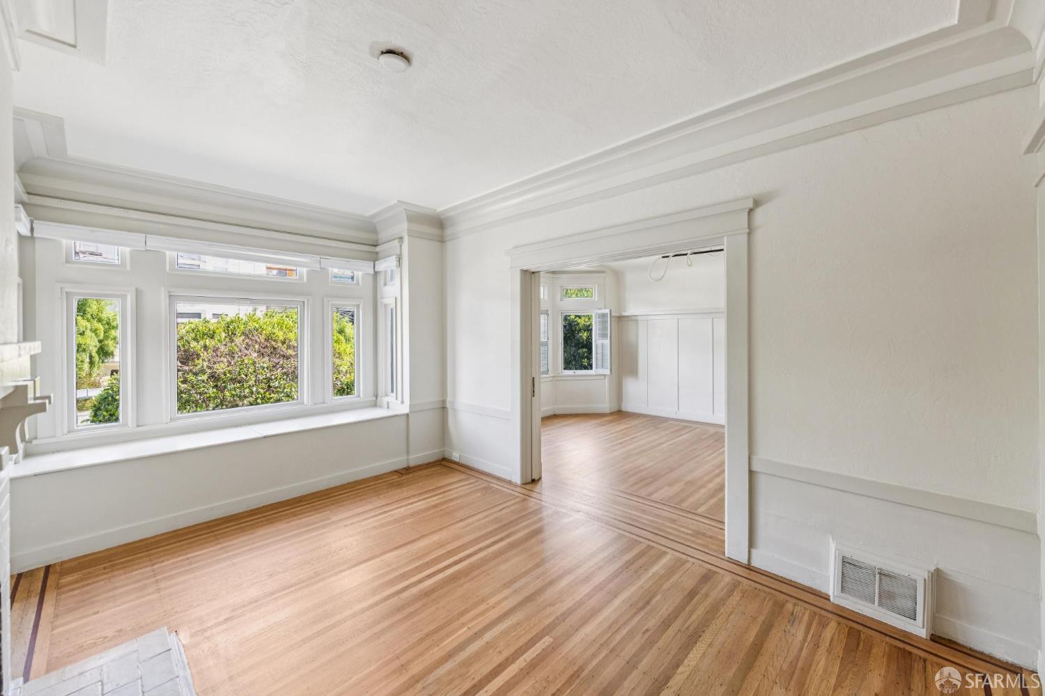 Detail Gallery Image 4 of 26 For 119 16th Ave #121,  San Francisco,  CA 94118 - 2 Beds | 1 Baths