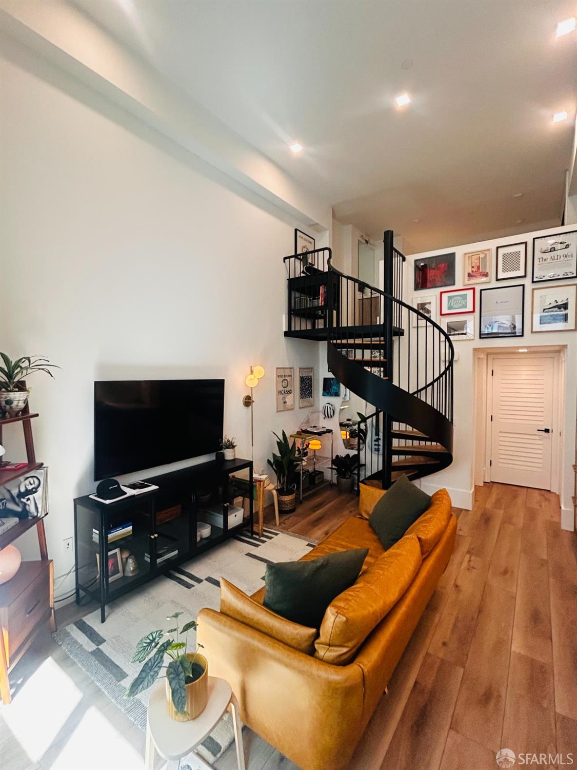 Photo #2: 426116060 Listing: Photo #2